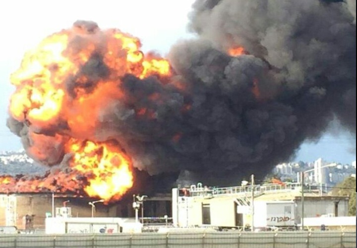 Huge Fire Broke out in Haifa Oil Refinery, 40 Fire Trucks Trying to Control the Fire
