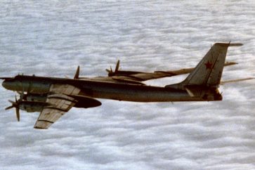 tu142