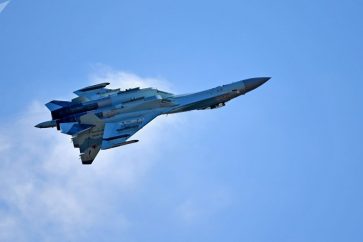 su37