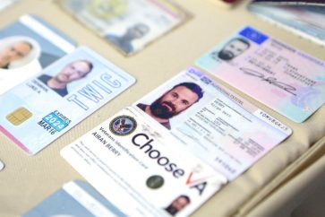 Papiers d’identité des deux Américains arrêtés au Venezuela