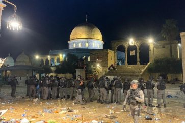 IOF storms Aqsa