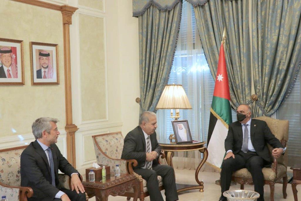 Jordan's Prime Minister Bisher Khasawneh with Syrian Electricity Minister Ghassan al-Zamil and Lebanese Minister of Energy and Water Resources Walid Fayad.