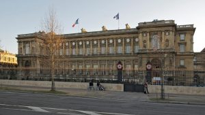 "Le quai d'Orsay disparaît petit à petit", s'inquiètent 400 jeunes diplomates.