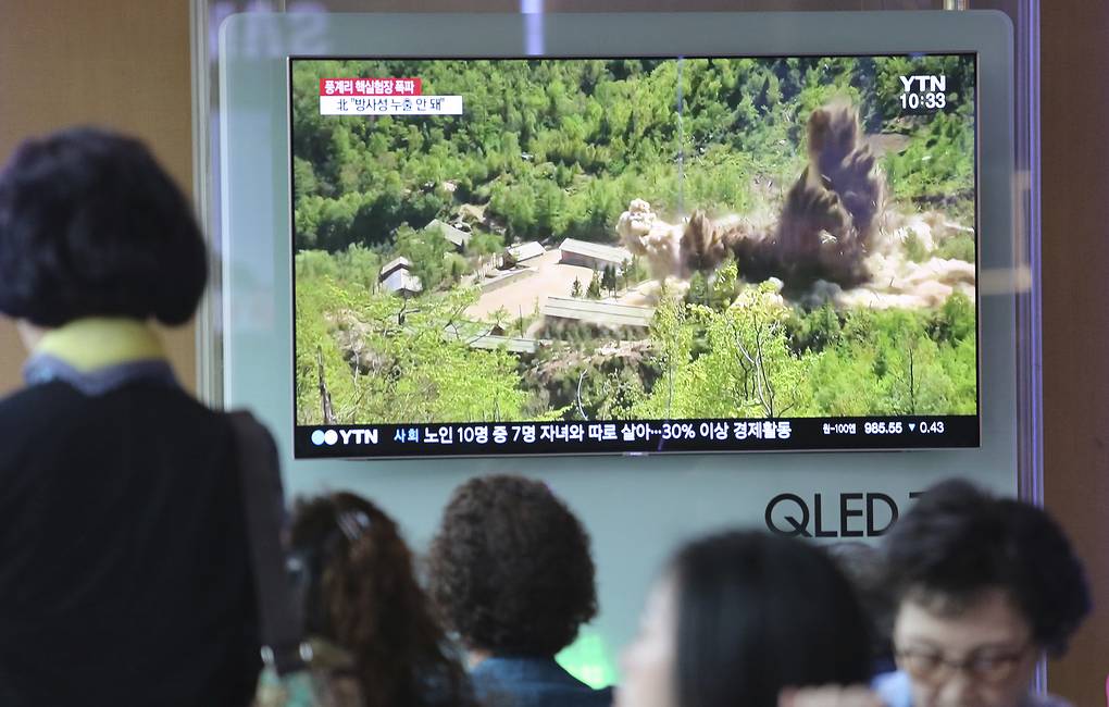 People watch a TV screen showing an image of the dismantling of North Korea's Punggye-ri nuclear test site during a news program at the Seoul Railway Station in Seoul, South Korea, Friday, May 25, 2018. North Korea said Friday that it's still willing to sit down for talks with the United States "at any time, at any format" just hours after President Donald Trump abruptly canceled his planned summit with the North's leader Kim Jong Un. (AP Photo/Ahn Young-joon)