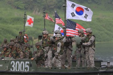 YEONCHEON-GUN, SOUTH KOREA - MAY 30:  US soldiers from 2nd Battalion, 9th Infantry Regiment of the 1st Armored Brigade Combat Team of 2nd infantry division and South Korean soldiers from 6th Engineer Brigade participate in a river crossing exercise on May 30, 2013 in Yeoncheon-gun, South Korea. The joint exercise is for the first time in 10 years, eyeing possible attacks of North Korea.  (Photo by Chung Sung-Jun/Getty Images)