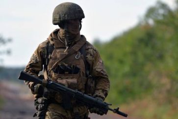 A service member of Russian private military company Wagner Group walks along a road, as Russia's military operation in Ukraine continues, near the city of Bakhmut, Donetsk People's Republic. ©  Sputnik/Viktor Antonyuk