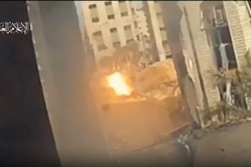 Screen capture of a video released by Al-Qassam resistance fighters engaging Israeli occupation troops in Gaza (Februar 1, 2024).
