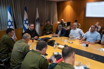 Israeli DM meeting with security chiefs hostages